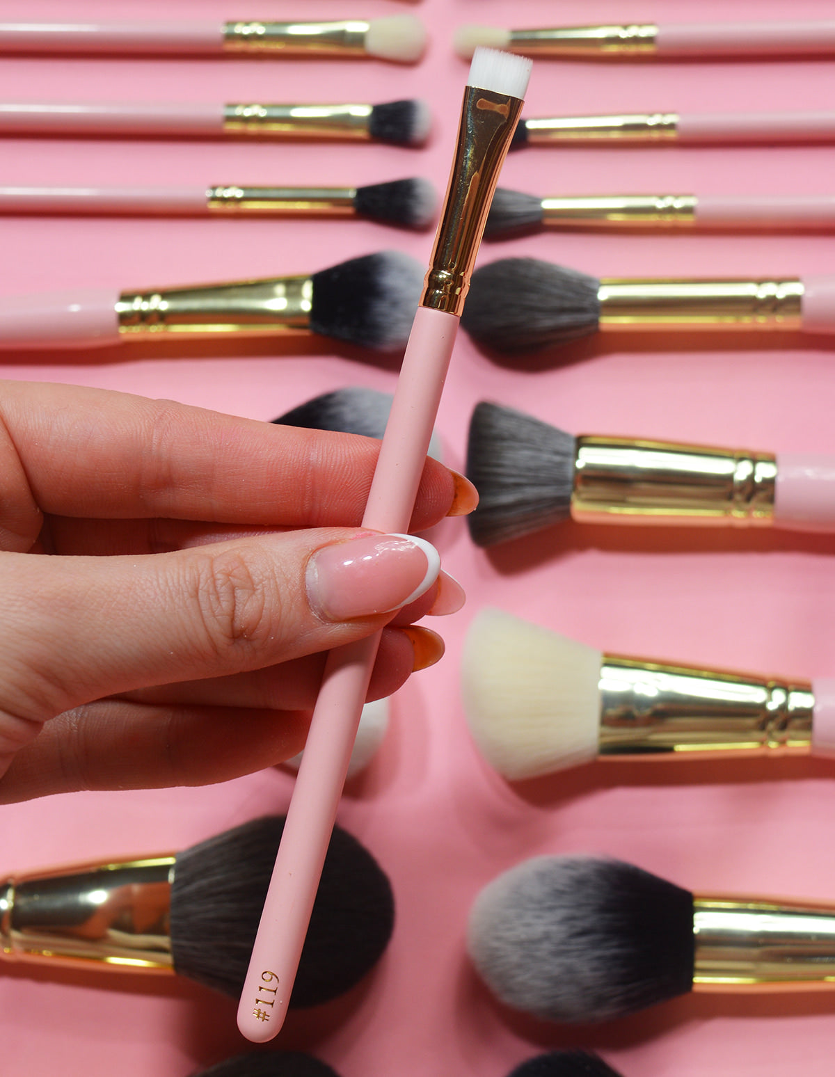 Flat Liner Brush for Crisp Winged Eyeliner | P.Louise #119