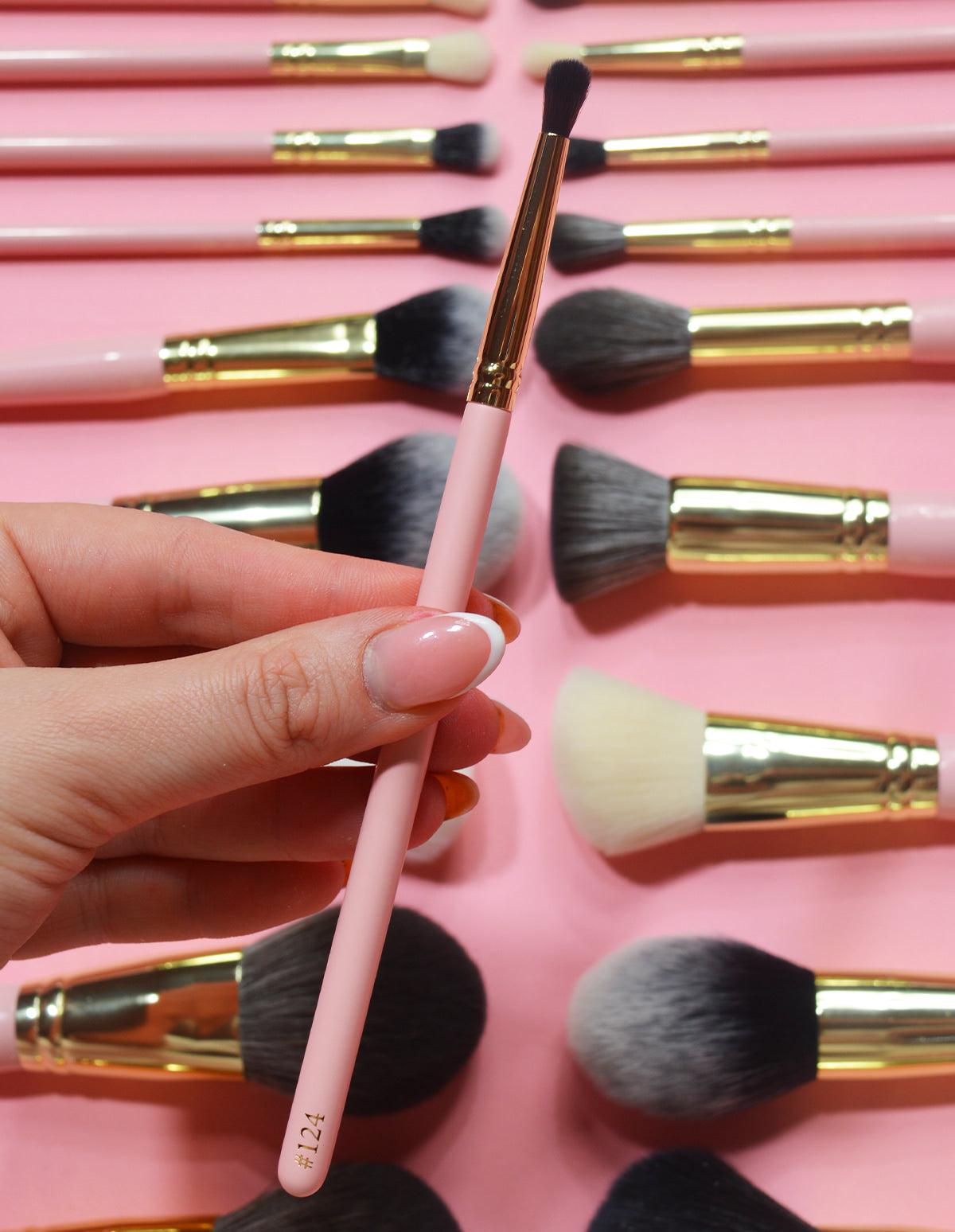 Small Detailer Brush for Precision Blending | P.Louise #124