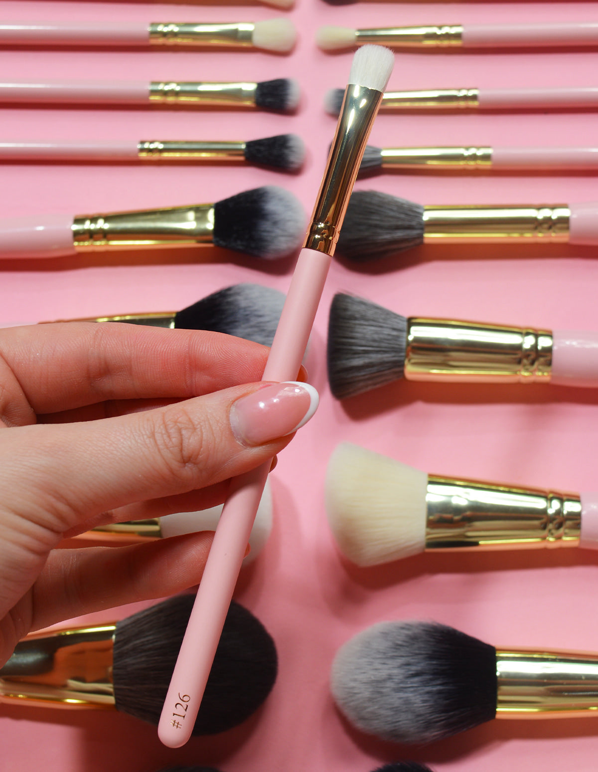 Flat Fluffy Smudger Brush for Eyeshadow & Smokey Eyes | P.Louise #126