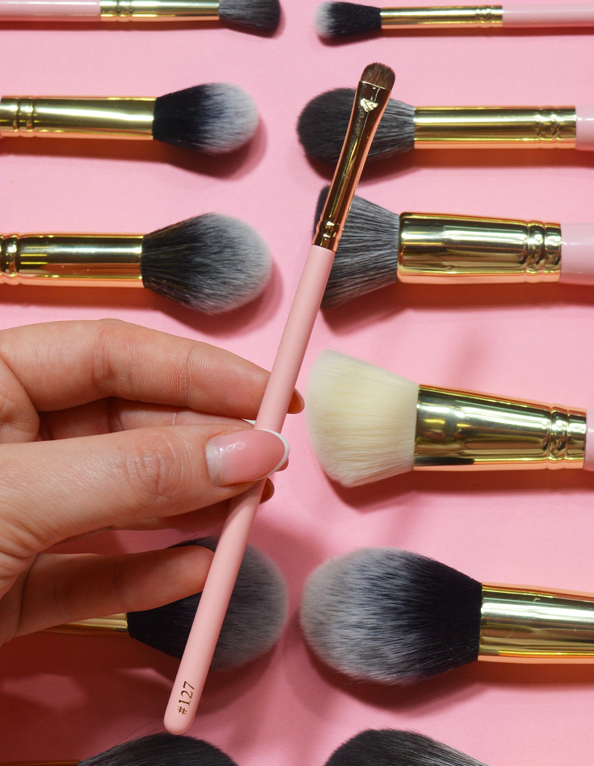 Wide Dome Smudger Brush for Eyeshadow & Liner | P.Louise #127